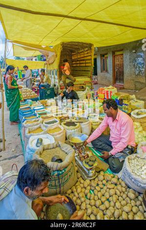 06 04 2014 marché de village ancien style ancien, Banavasi, Sirsi, Uttara Kannada, Karnataka, Inde, Asie. Banque D'Images