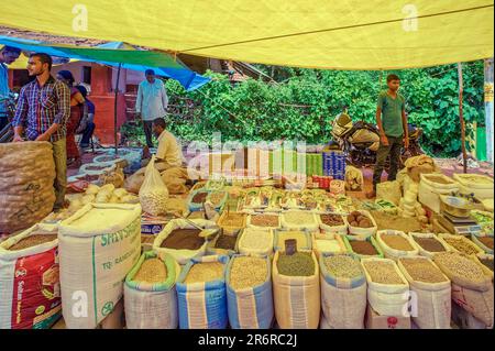 06 04 2014 marché de village ancien style ancien, Banavasi, Sirsi, Uttara Kannada, Karnataka, Inde, Asie. Banque D'Images