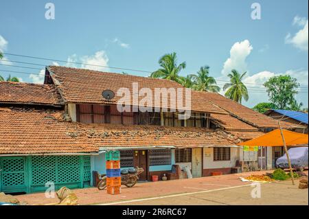 06 04 2014 marché de village ancien style ancien, Banavasi, Sirsi, Uttara Kannada, Karnataka, Inde, Asie. Banque D'Images