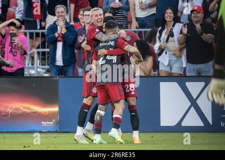 Toronto, Canada. 10th juin 2023. Les joueurs du FC de Toronto célèbrent un but lors du match MLS entre le FC de Toronto et le SC de Nashville à BMO Field à Toronto. Le jeu a pris fin en 1-1 crédit: SOPA Images Limited/Alamy Live News Banque D'Images