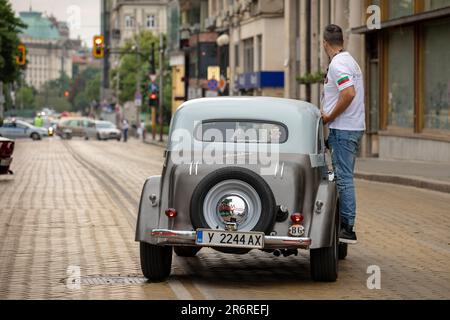 Sofia, Bulgarie - 10 juin 2023: Défilé rétro vieille voiture ou voiture vintage, voiture rétro rétro Moskvich Banque D'Images