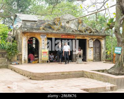 Den Doc Cuoc, Tam Toa Thanh Mau, un petit temple pour Thanh, Thanh Giong à l'extrémité sud de Sam son Beach dans la province de Thanh Hoa au Vietnam. THA Banque D'Images