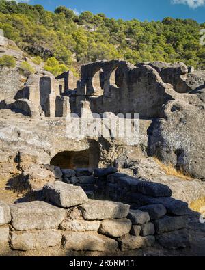 Ruines de l'église mozarabe à Bobastro, construite par Umar ibn Hafsun. Il a été excavé de la roche autour du début du dixième centu Banque D'Images