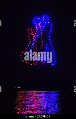 Brno, République tchèque. 10th juin 2023. Un spectacle de drone sur le thème des 30 ans d'indépendance de la République tchèque dans le cadre du festival des feux d'artifice d'Ignis Brunensis au-dessus du barrage de Brno, Brno, République tchèque, sur 10 juin 2023. Crédit : Patrik Uhlir/CTK photo/Alay Live News Banque D'Images