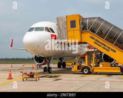 Thanh Hoa, Vietnam - 28 mars 2018 : Airbus A320 NEO de VieJet à l'aéroport de Tho Xuan à Thanh Hoa, Vietnam. ViezJet est une compagnie aérienne à budget de pointe à Viezna Banque D'Images