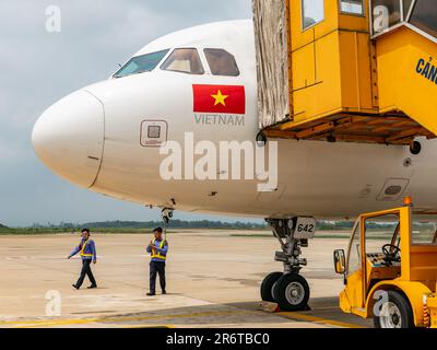 Thanh Hoa, Vietnam - 28 mars 2018 : Airbus A320 NEO de VieJet à l'aéroport de Tho Xuan à Thanh Hoa, Vietnam. ViezJet est une compagnie aérienne à budget de pointe à Viezna Banque D'Images