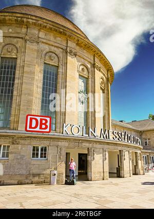 Cologne (Köln Deutz Messe Bahnhof), Allemagne - 6 juin. 2023: Ancienne gare allemande entrée du bâtiment du 18th siècle Banque D'Images