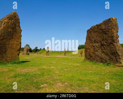 Cercle de pierre sur la colline du jambon construit par le Millenium Project pour commémorer les siècles de carrière sur la colline de Ham et les pierres qui ont travaillé ici avec humour Banque D'Images