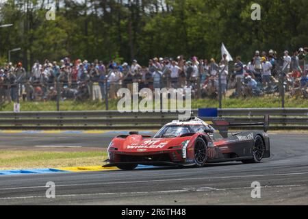 311 DERANI Luis Felipe (BRA), SIMS Alexander (gbr), AITKEN Jack (gbr), action Express Racing, Cadillac V-Series.R, Action pendant les 24 heures du Mans 2023 sur le circuit des 24 heures du Mans de 10 juin à 11, 2023 au Mans, France - photo: Damien Saulnier/DPPI/LiveMedia Banque D'Images