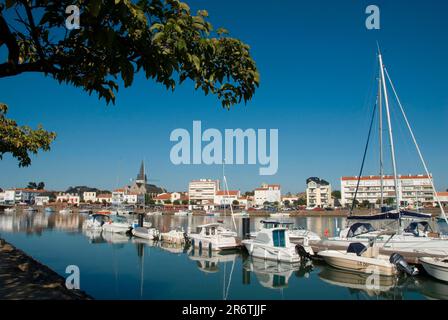 Port, Promenade de la Garde, Rivière la vie, Saint-Gilles-Croix-de-vie, Charente-Maritime, France Banque D'Images