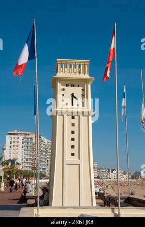 Tour de l'horloge, sur la promenade de la plage, les Sables-d'Olonne, Charente-Maritime, Poitou-Vendée, France Banque D'Images