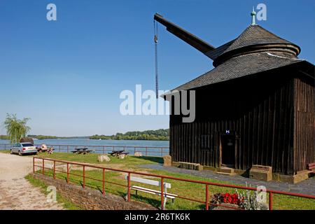 Grue de chargement historique, Oeslich am Rhein, région Rhin-Hesse, Hesse, construite en 1745, Allemagne Banque D'Images