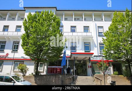 Cologne (Köln), Allemagne - 6 juin. 2023: La vieille rue allemande Bâtiment blanc de l'hôpital Marien Banque D'Images