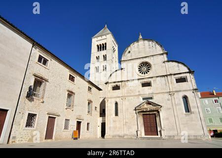 St. Eglise Marie, Crkva svete Marije, Tour de la cloche romane, Monastère bénédictin, Zadar, Dalmatie, Croatie Banque D'Images