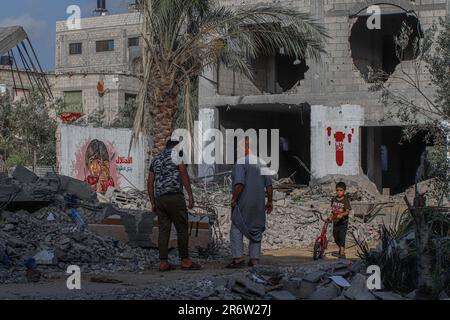 Gaza, Palestine. 11th juin 2023. Les artistes palestiniens du graffiti dépeignent la violence israélienne contre les enfants à Gaza, sur 11 juin 2023. Photo de Ramez Habboub/ABACAPRESS.COM crédit: Abaca Press/Alay Live News Banque D'Images