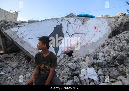 Gaza, Palestine. 11th juin 2023. Les artistes palestiniens du graffiti dépeignent la violence israélienne contre les enfants à Gaza, sur 11 juin 2023. Photo de Ramez Habboub/ABACAPRESS.COM crédit: Abaca Press/Alay Live News Banque D'Images