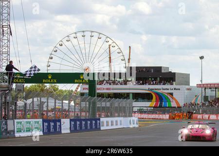 Le Mans, France. 11th juin 2023. Le Mans, France. 11th juin 2023. # 85, le Mans, France, samedi 10th juin 2023 : Sarah Bovy, Michelle Gatting, Rahel Frey, Team Iron Dames, Porsche 911 RSR -19 car, LMGTE Am Class, lors de la course du 24H du Mans sur 10 juin . Banque D'Images