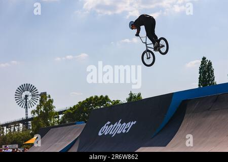 Duisburg, Allemagne 11.06.2023. Finale de la compétition BMX Park aux Ruhr Games 23 à Duisburg. Les coureurs ont la chance de se qualifier pour les Jeux Olympiques de Paris 2024. Credit: News NRW / Alamy Live News Banque D'Images