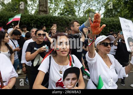 11 juin 2023, manifestants à Londres, mars à l'ambassade iranienne pour la démocratie en Iran Banque D'Images