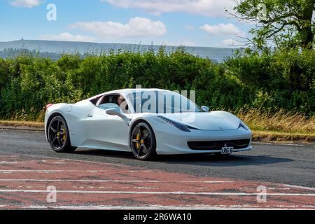 2013 blanc Ferrari 458 Italia DCT S-A coupé au salon de l'automobile Classic & Performance à Hoghton Tower Banque D'Images
