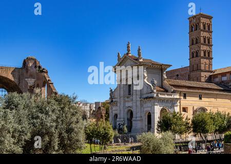 Santa Francesca Romana , anciennement appelée Santa Maria Nova, est une église catholique romaine située à côté du Forum romain, Rome, Italie Banque D'Images