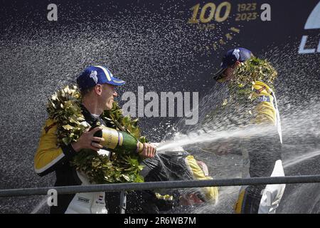 CATSBURG Nicky (nld), Corvette Racing, Chevrolet Corvette C8.R, portrait sur le podium des 24 heures du Mans 2023 sur le circuit des 24 heures du Mans sur 11 juin 2023 au Mans, France - photo: Paulo Maria/DPPI/LiveMedia Banque D'Images