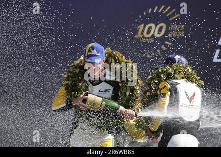 CATSBURG Nicky (nld), Corvette Racing, Chevrolet Corvette C8.R, portrait sur le podium des 24 heures du Mans 2023 sur le circuit des 24 heures du Mans sur 11 juin 2023 au Mans, France - photo: Paulo Maria/DPPI/LiveMedia Banque D'Images