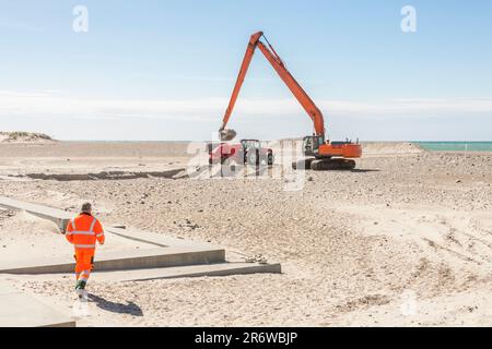 Sur la plage de la pelle à Norre Vorupor, le Danemark, l'Europe. Banque D'Images