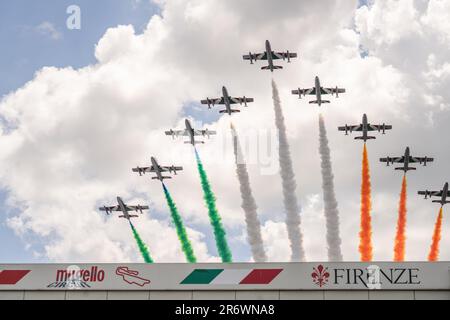 Misano Adriatico, ITA. 11th juin 2023. Frecce tricolori faire un passage sur la piste de Mugello pendant le MotoGP Oakley Grand Prix Italien Tissot Race Sunday, MotoGP d'Italie - au circuit de Mugello sur 11 juin 2023 à Scarperia, Italie. (Photo de Fabio Averna/Sipa USA) crédit: SIPA USA/Alay Live News Banque D'Images