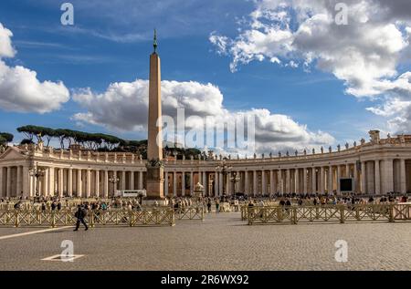 L'Obélisque INST Peter's Square, une grande place située juste en face de St. Basilique Saint-Pierre dans la Cité du Vatican Banque D'Images