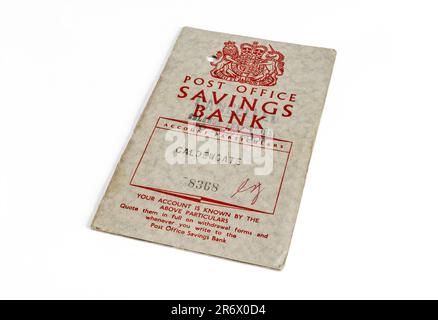 1950s Post Office Savings book, isolé sur fond blanc, Royaume-Uni Banque D'Images