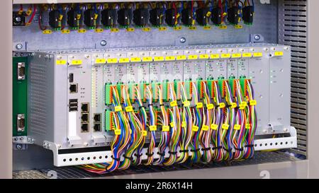 nouveau système automatisé d'alimentation et de distribution électrique. Boîtiers électriques avec équipement haute tension. Le système d'alimentation électrique TH Banque D'Images