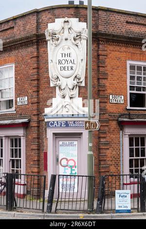 Le Royal Deer était autrefois un pub à l'angle de South et East Street à Farnham, qui a fermé à la fin de 1980s. C'est actuellement un café. Angleterre Banque D'Images