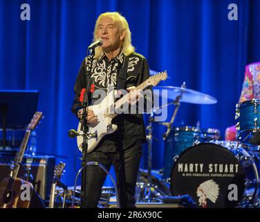 7 juin 2023 - Nashville, Tennessee ; États-Unis - les musiciens JOE WALSH se produisent dans le cadre du Jam nocturne annuel 20th de Marty Stuart qui a eu lieu à l'Auditorium Ryman. Copyright 2023 Jason Moore. (Credit image: © Jason Moore/ZUMA Press Wire) USAGE ÉDITORIAL SEULEMENT! Non destiné À un usage commercial ! Banque D'Images