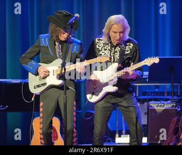 7 juin 2023 - Nashville, Tennessee ; États-Unis - les musiciens JOE WALSH se produisent dans le cadre du Jam nocturne annuel 20th de Marty Stuart qui a eu lieu à l'Auditorium Ryman. Copyright 2023 Jason Moore. (Credit image: © Jason Moore/ZUMA Press Wire) USAGE ÉDITORIAL SEULEMENT! Non destiné À un usage commercial ! Banque D'Images