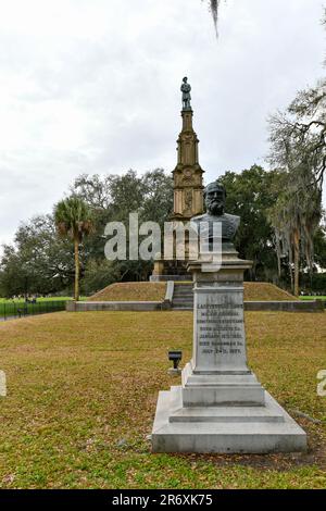 Savannah, Géorgie - 21 février 2022 : Monument de la Statue confédérée de la guerre civile situé dans le parc Forsyth à Savannah, Géorgie. Banque D'Images