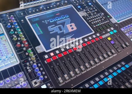 Une console de mixage audio de diffusion DiGiCo SD7B. Banque D'Images