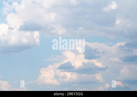 Sont venus après une journée ensoleillée, les nuages pour éclairer que dans le réglage de la couleur ont été joliment sun Banque D'Images