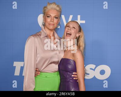 10 juin 2023, Hollywood Nord, Californie, États-Unis: HANNAH WADDINGHAM, à gauche, et JUNO TEMPLE assister à Apple TV+'ed Lasso' saison 3 FYC tapis rouge. (Credit image: © Billy Bennight/ZUMA Press Wire) USAGE ÉDITORIAL SEULEMENT! Non destiné À un usage commercial ! Banque D'Images