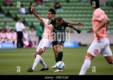 MELBOURNE, AUSTRALIE - DÉCEMBRE 17 : Alessandro Diamanti de Western United contrôle le ballon lors du match de football de la ligue a de 5 entre Western United FC et Adélaïde United à l'AAMI Park on 17 décembre 2021 à Melbourne, en Australie. Banque D'Images