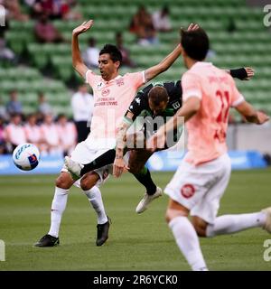 MELBOURNE, AUSTRALIE - 17 DÉCEMBRE : Alessandro Diamanti de Western United lance le ballon lors du match de football de la ligue a de 5 entre Western United FC et Adélaïde United à l'AAMI Park on 17 décembre 2021 à Melbourne, en Australie. Banque D'Images