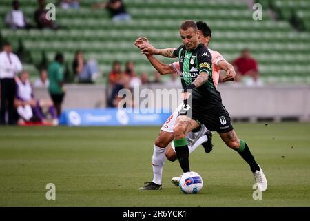 MELBOURNE, AUSTRALIE - DÉCEMBRE 17 : Alessandro Diamanti de Western United contrôle le ballon lors du match de football de la ligue a de 5 entre Western United FC et Adélaïde United à l'AAMI Park on 17 décembre 2021 à Melbourne, en Australie. Banque D'Images
