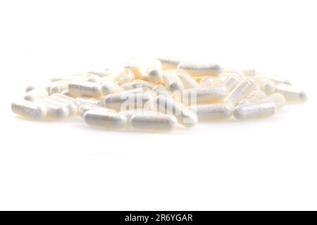 pilules médicales isolées sur fond blanc Banque D'Images