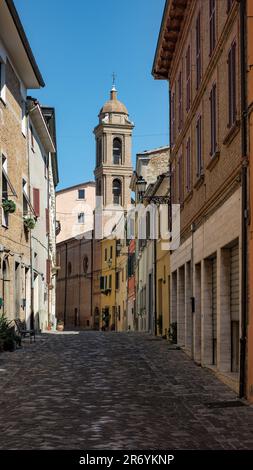 Le vieux village médiéval de Sassocorvaro dans la région des Marches en Italie centrale Banque D'Images