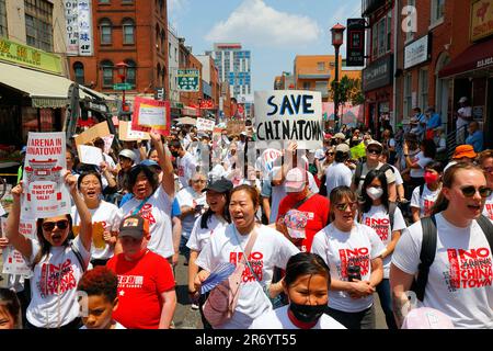 10 juin 2023, Philadelphie. Pas d'arène dans Chinatown proteste march. Les gens s'opposent à la construction d'un stade Sixers dans Chinatown (voir add'l info). Banque D'Images