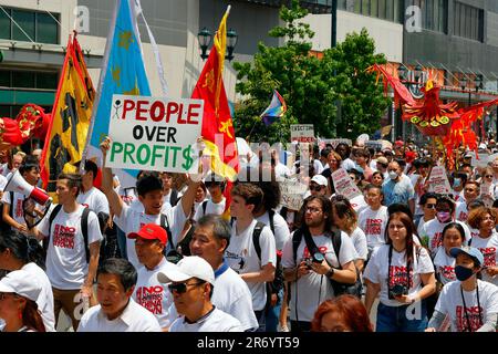 10 juin 2023, Philadelphie. Pas d'arène dans Chinatown proteste march. Les gens s'opposent à la construction d'un stade Sixers (voir add'l info). Banque D'Images