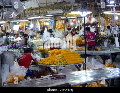 Le coloré Pak Khlong Talat (marché aux fleurs) à Bangkok, en Thaïlande. Banque D'Images