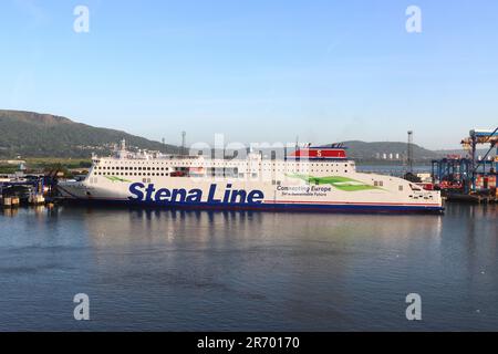 Le ferry de Stena Embla arrive tôt le matin au port de Belfast, en Irlande du Nord, au Royaume-Uni Banque D'Images