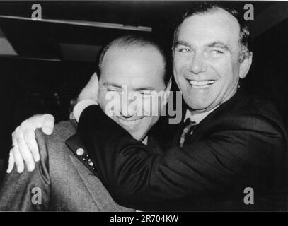 Photo répertoire, Italie. 30th juin 2023. SILVIO BERLUSCONI ET ERNESTO PELLEGRINI (MILAN - 1985-06-09, MARCO RAVEZANI) ps la photo peut être utilisée dans le contexte dans lequel elle a été prise, et sans l'intention diffamatoire du décorum des personnes représentées usage éditorial seulement crédit: Agence photo indépendante/Alamy Live News Banque D'Images