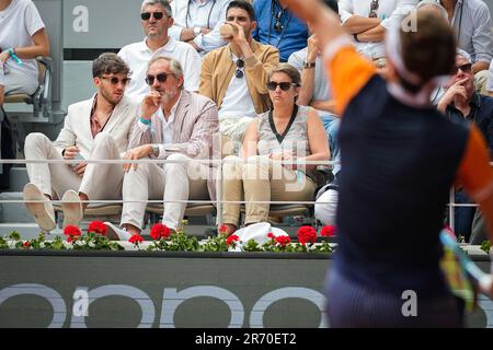 Paris, France 20230611.Pierre Gasly, pilote de Formule 1 (à gauche) dans les tribunes lors de la finale de tennis du tournoi Roland-Garros entre Casper Ruud et Novak Djokovic de Serbie. Photo: Beate Oma Dahle / NTB Banque D'Images